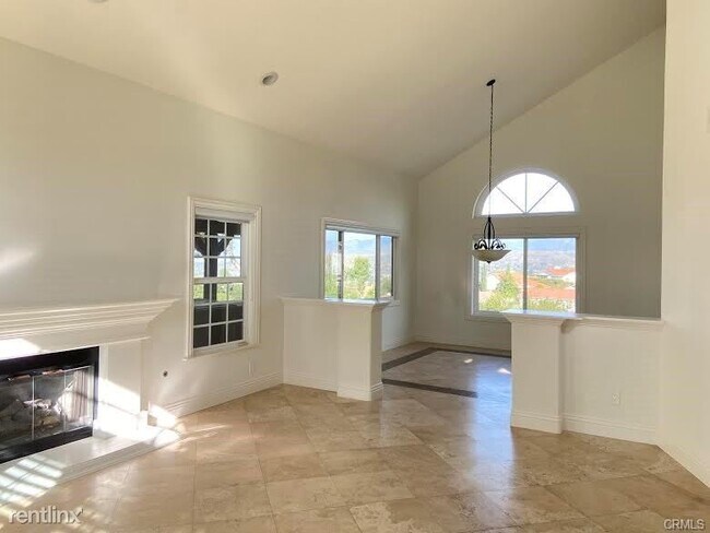 Building Photo - 5 br, 3 bath House - 20353 Holcroft Dr