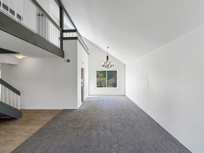 Building Photo - 13756 Via Tres Vistas
