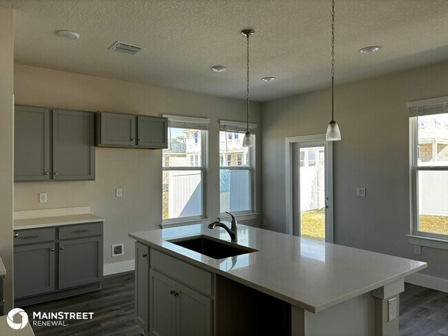Building Photo - 333 S. Pine, Deland, FL 32724