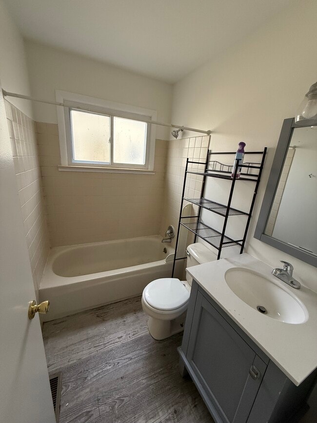 Foto del edificio - 241 Dakota St