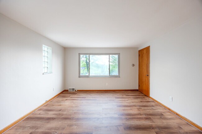 Foto del edificio - 5165 Stanton Ave