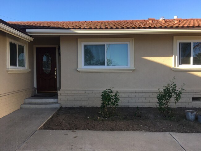 Foto del edificio - One story home on a HUGE lot in Central Camarillo