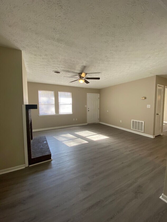 Primary Photo - 1735/1737 Cedar Shoals Dr