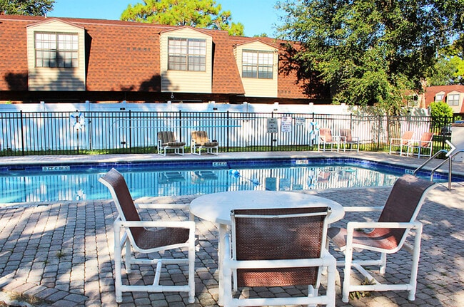 Building Photo - VICTORIA GARDENS APARTMENTS