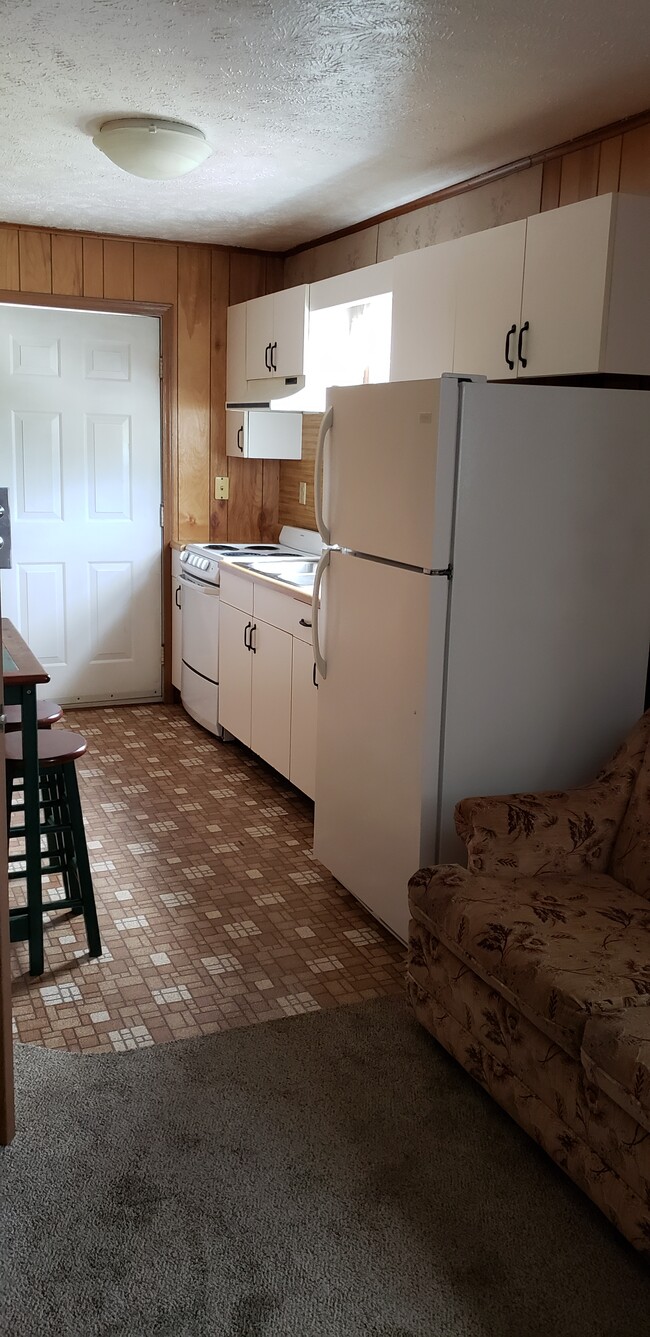 Building Photo - 385 Dille St
