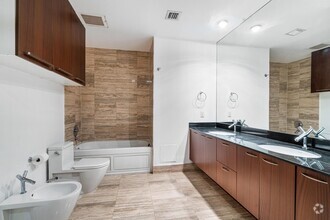 Building Photo - 16001 Collins Ave
