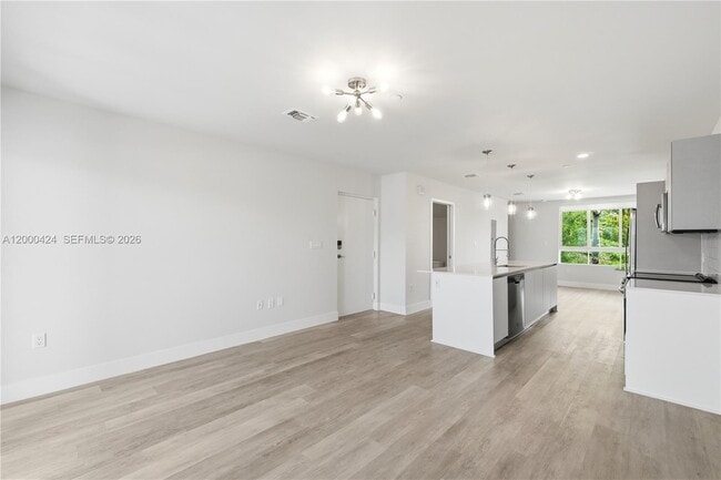 Building Photo - 2505 NE 193rd St