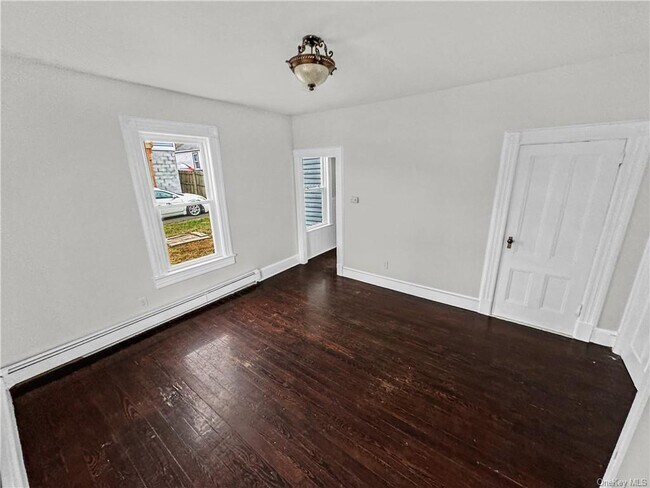 Building Photo - 27 Gurnee Ave