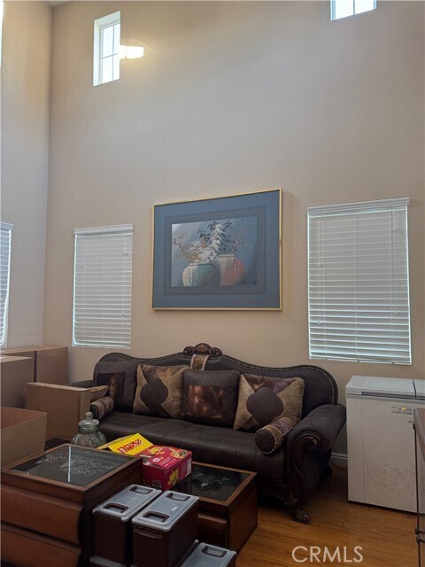 Foto del edificio - 14045 Santa Barbara St