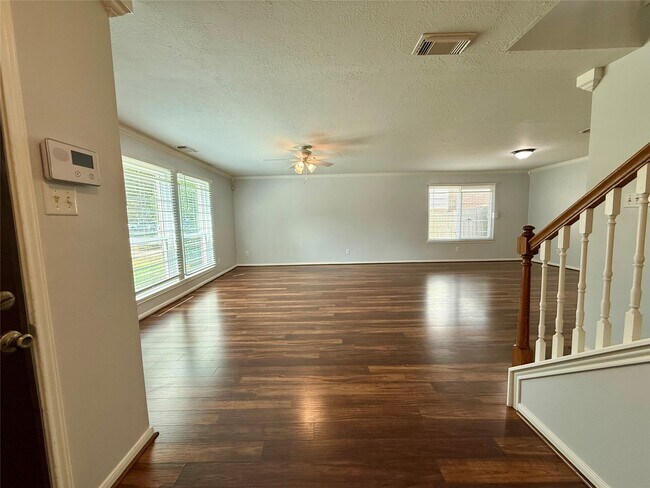 Building Photo - 6931 Echo Pines Dr