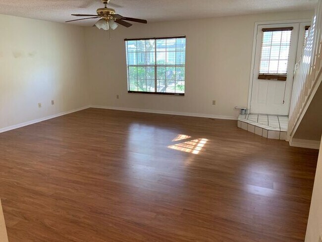 Building Photo - 5978 Braemar Pl