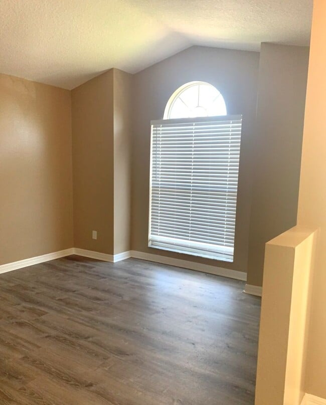 Building Photo - 3/2 with bonus/office in Twin Rivers- Oviedo