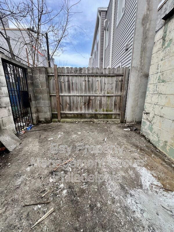 Building Photo - 2312 Greenwich St