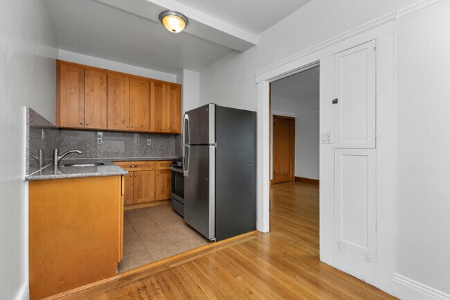 Building Photo - 1495 7th Avenue