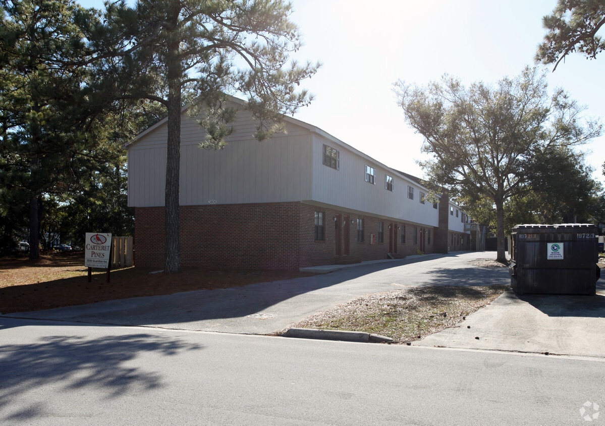 Carteret Pines Apartments in Morehead City, NC