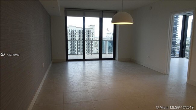 Building Photo - 1010 Brickell Ave