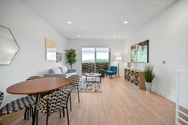 Building Photo - 532 Hudson Ave