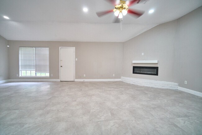 Foto del edificio - 923 Kenforest Dr