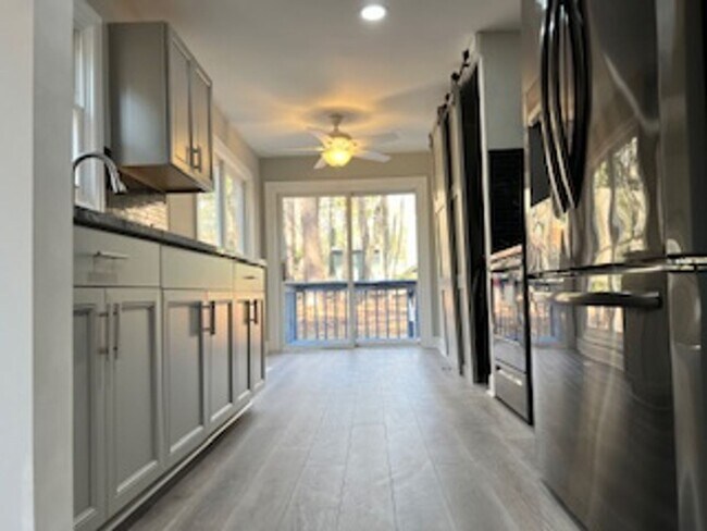 Building Photo - $2,250 – 3-bedroom, 2-bathroom house in Ch...