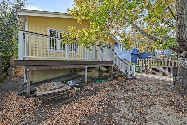 Building Photo - 519 Tamalpais Dr