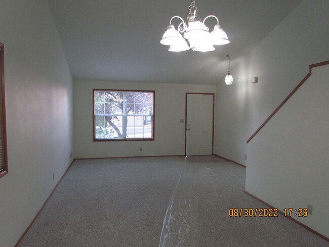 Building Photo - ~Beautiful Two-story Home Located in the N...
