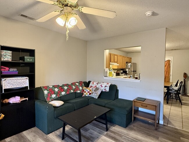 Foto del edificio - 368 Hunting Green Dr