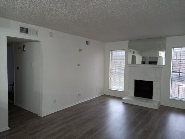 Photo - 9520 Royal Ln Apartment