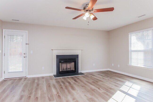 Foto del edificio - 1549 Pebble Ridge Dr