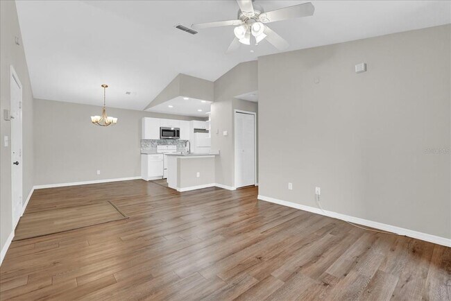 Foto del edificio - 8915 Latrec Ave