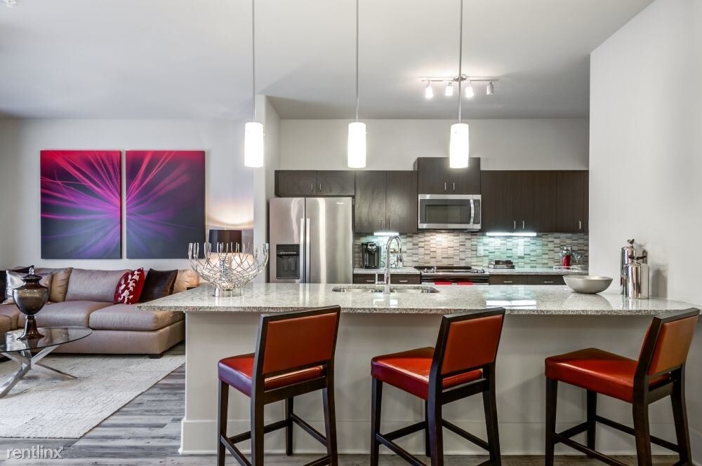 Foto principal - 8277 Walnut Hill Ln