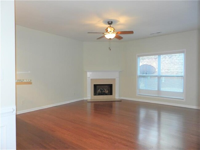 Building Photo - 2706 Beynon Ln NE