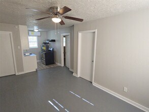 Building Photo - 3335 Tuam St