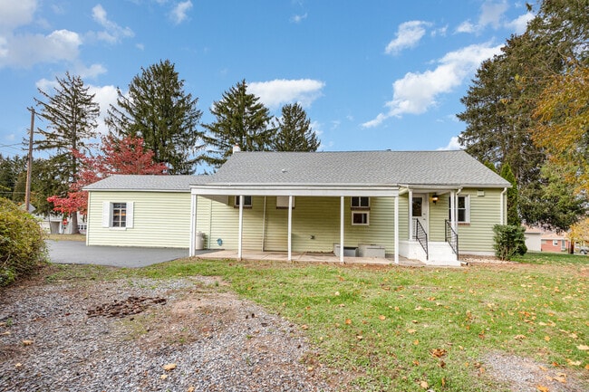 Building Photo - 536 Lansvale St