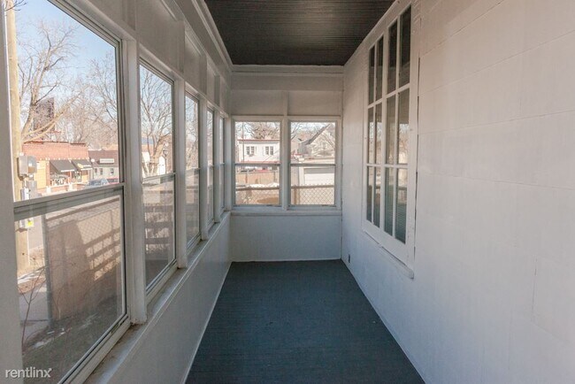 Building Photo - 3 br, 1.5 bath House - 410 Baker Street W