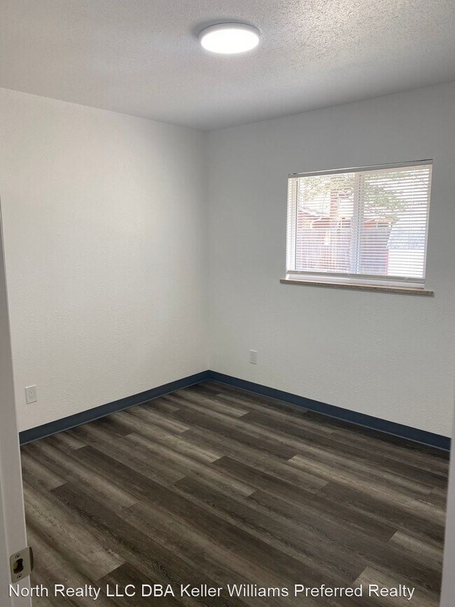 Building Photo - 2 br, 1 bath House - 2810 Marine St. Unit A