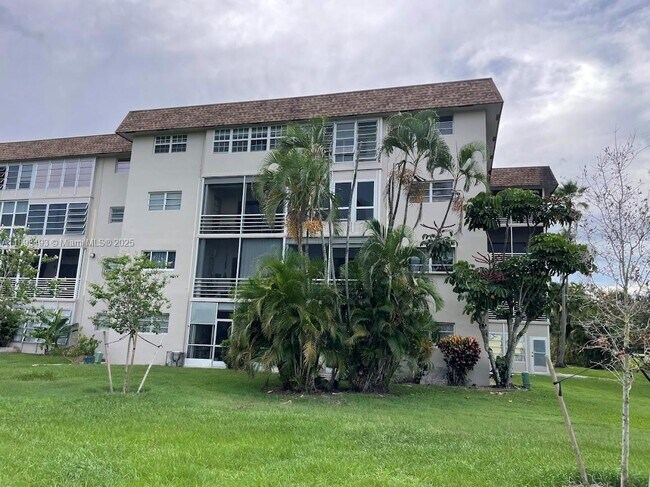 Building Photo - 2500 SW 81st Ave
