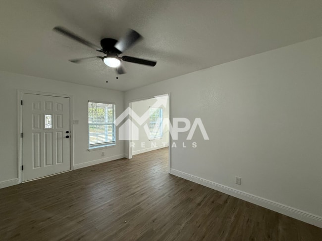 Building Photo - 239 Erskine Pl