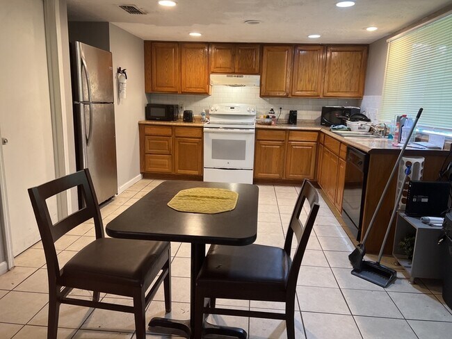 Foto del edificio - 3300 Valley Bend Rd