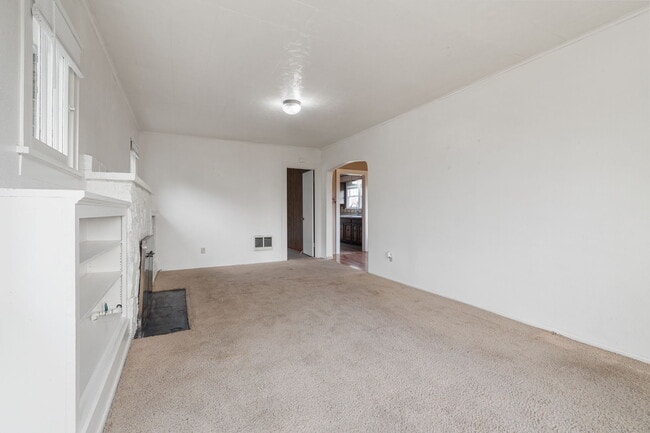 Building Photo - 482 NE Adams Ave