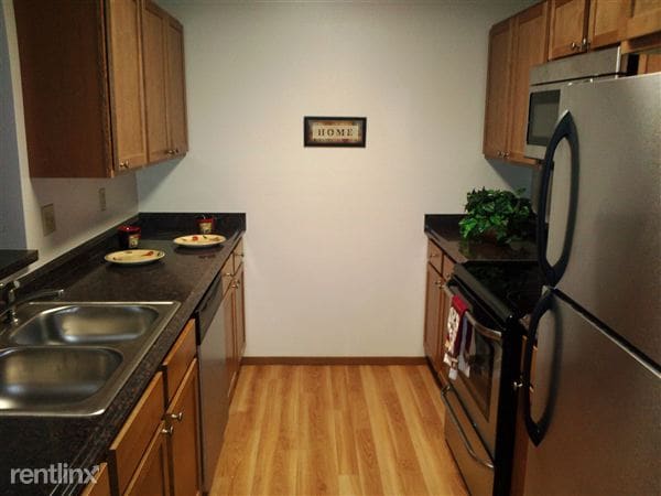 Building Photo - 5450 Douglas Dr N