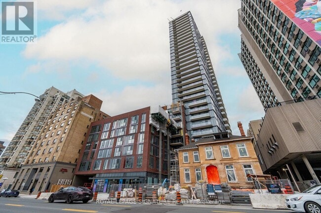 Building Photo - 308 Jarvis St