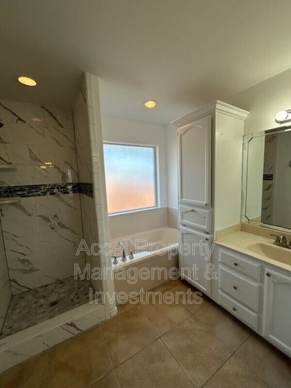 Building Photo - 307 Tenaza Dr