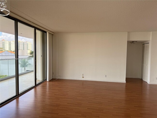 Foto del edificio - 19707 Turnberry Way