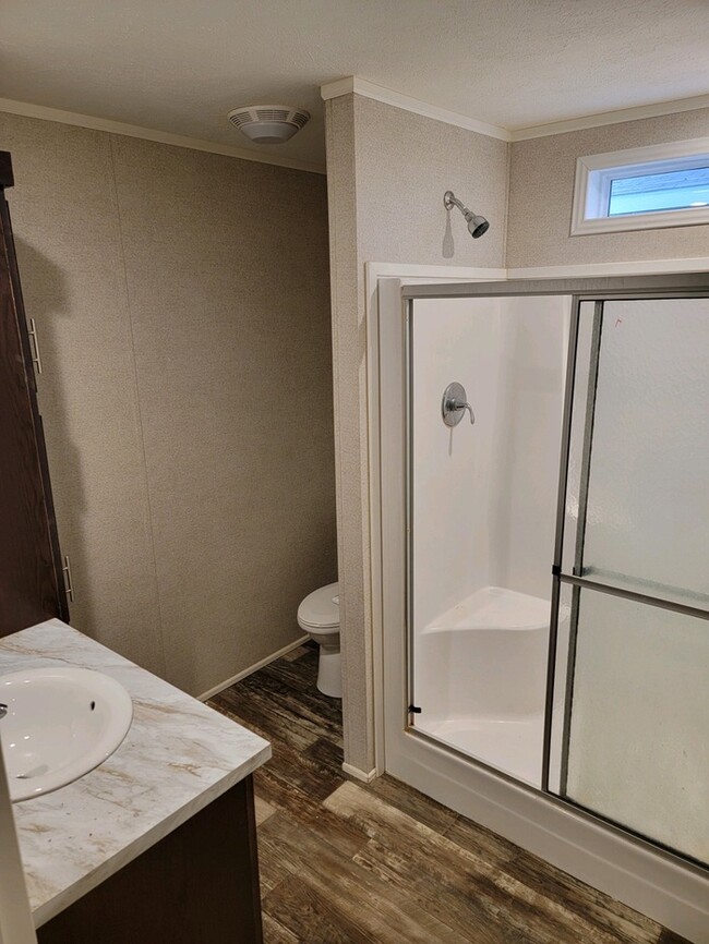 Building Photo - 2 Bedroom/1 Bathroom Mobile Home