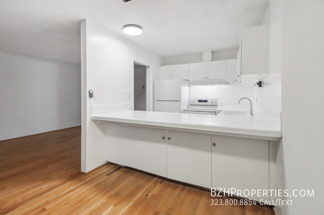 Building Photo - Updated 1Bedroom 1Bathroom In Prime West H...