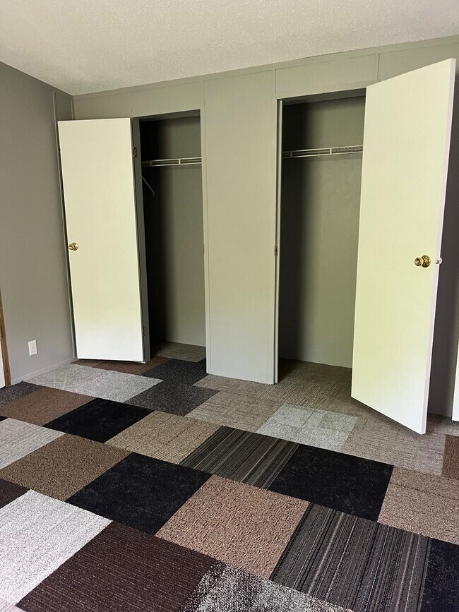 Foto del edificio - 124 Meadow Ln