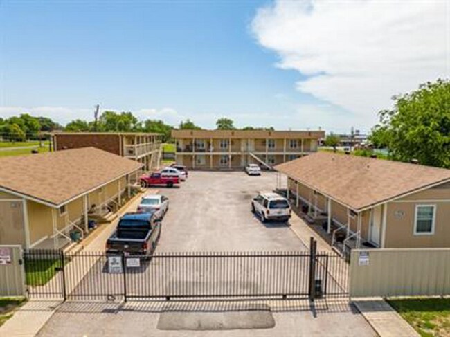 Building Photo - 1206 Bundrant Dr