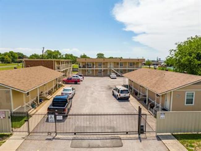 Building Photo - 1206 Bundrant Dr
