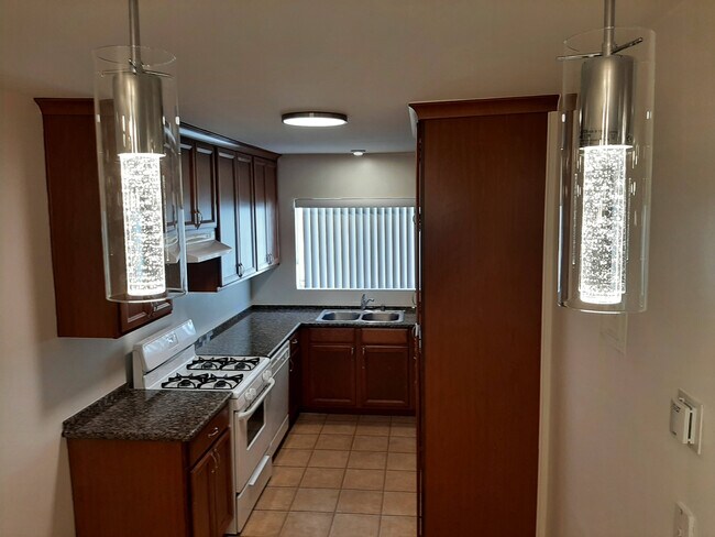 Foto del edificio - 14804 Dickens St