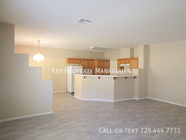Foto del edificio - 3 BEDROOM 2.5 BATH TOWN HOME NEAR LAKE MEA...